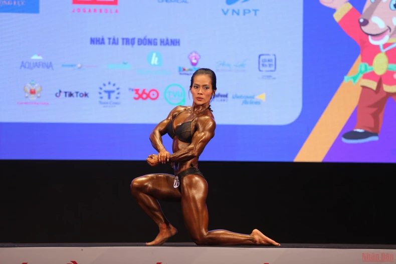 Ngắm cơ bắp như tạc tượng của nữ lực sĩ vô địch SEA Games 31 -0
