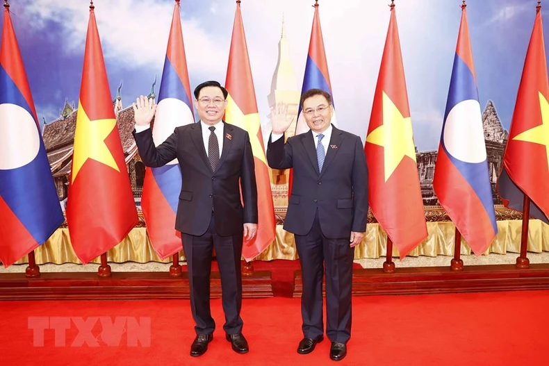 Chủ tịch Quốc hội Vương Đình Huệ hội đàm với Chủ tịch Quốc hội Lào -4