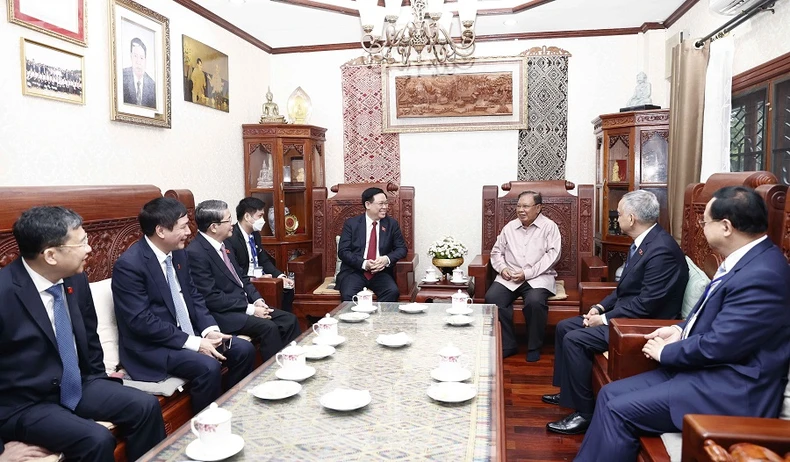Chủ tịch Quốc hội Vương Đình Huệ thăm nguyên Tổng Bí thư, nguyên Chủ tịch nước Lào Bounnhang Vorachith -0