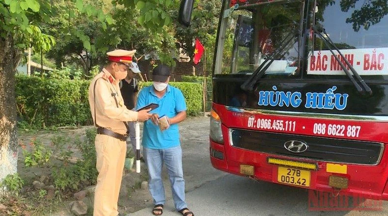 Điện Biên kiên quyết xử lý “xe dù”, “bến cóc” -0