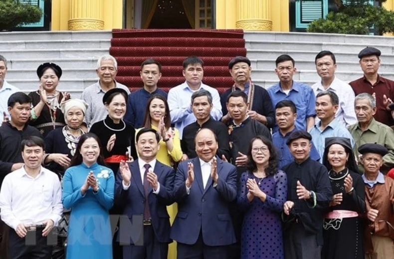 Chủ tịch nước gặp mặt Đoàn đại biểu người có uy tín trong đồng bào dân tộc thiểu số tỉnh Tuyên Quang -0