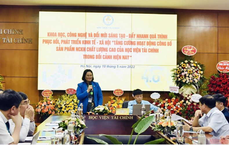 Tăng cường đào tạo kết hợp nghiên cứu khoa học -0