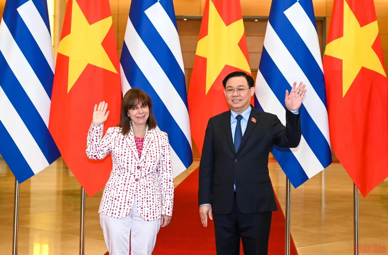 Chủ tịch Quốc hội Vương Đình Huệ tiếp Tổng thống Hy Lạp Katerina Sakellaropoulou -0