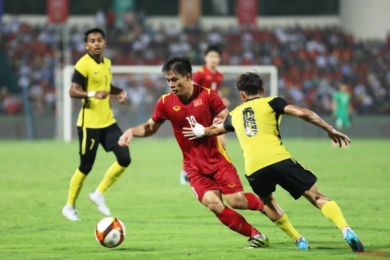 (Hết hiệp 1) U23 Việt Nam 0-0 U23 Malaysia: Tiến Linh lỡ cơ hội mở tỷ số -0