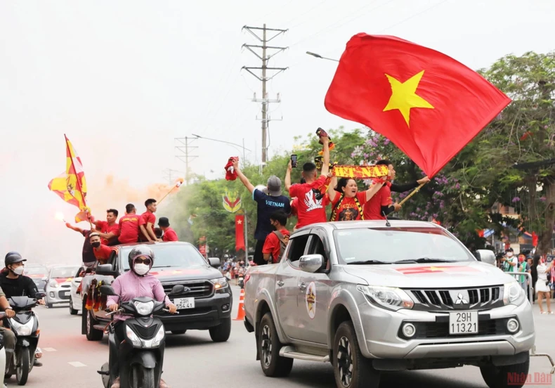 Rất đông cổ động viên đến cổ vũ cho đội tuyển U23 Việt Nam -2