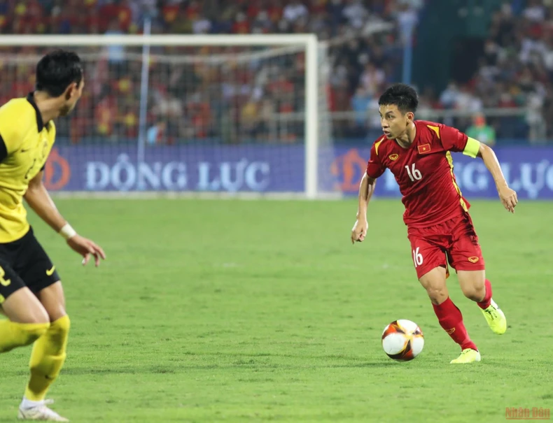 Các cầu thủ Việt Nam khó khăn tìm đường vào khung thành đối phương -2