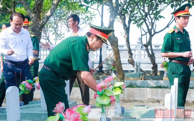 Tỉnh Nghệ An dâng hoa, dâng hương tưởng niệm Chủ tịch Hồ Chí Minh -0
