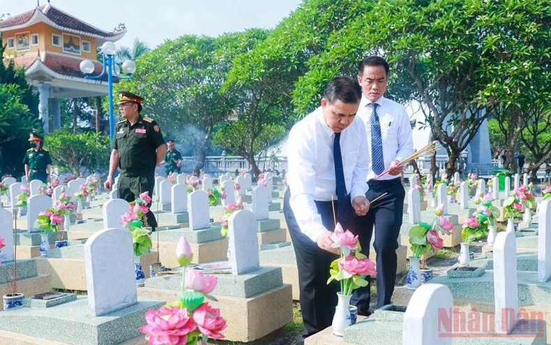 Tỉnh Nghệ An dâng hoa, dâng hương tưởng niệm Chủ tịch Hồ Chí Minh -0