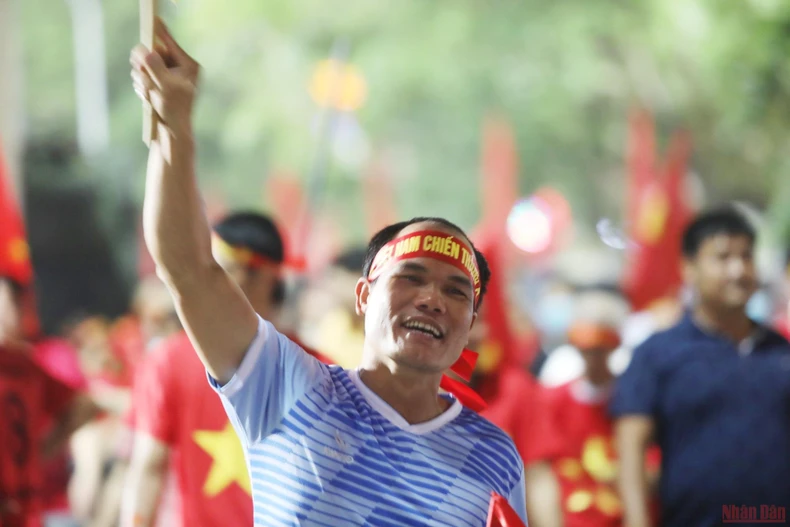 Cổ động viên Việt Nam vui mừng chiến thắng của đội tuyển U23 Việt Nam -2