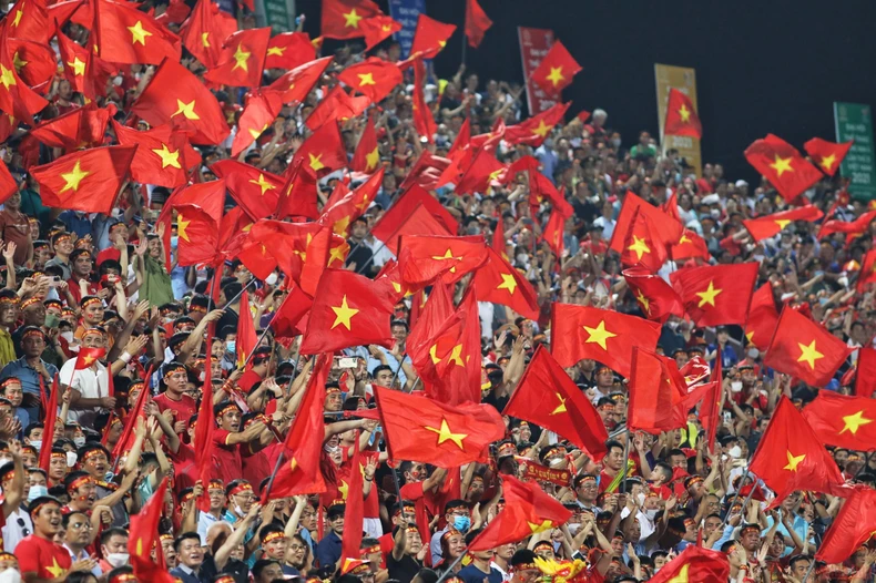Cổ động viên Việt Nam vui mừng chiến thắng của đội tuyển U23 Việt Nam -3
