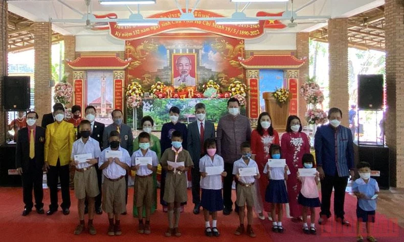 Tỉnh Nakhon Phanom kỷ niệm 132 năm ngày sinh Chủ tịch Hồ Chí Minh -0