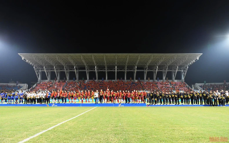 Đội tuyển bóng đá nữ Việt Nam đón nhận Huy chương Vàng SEA Games 31 -0