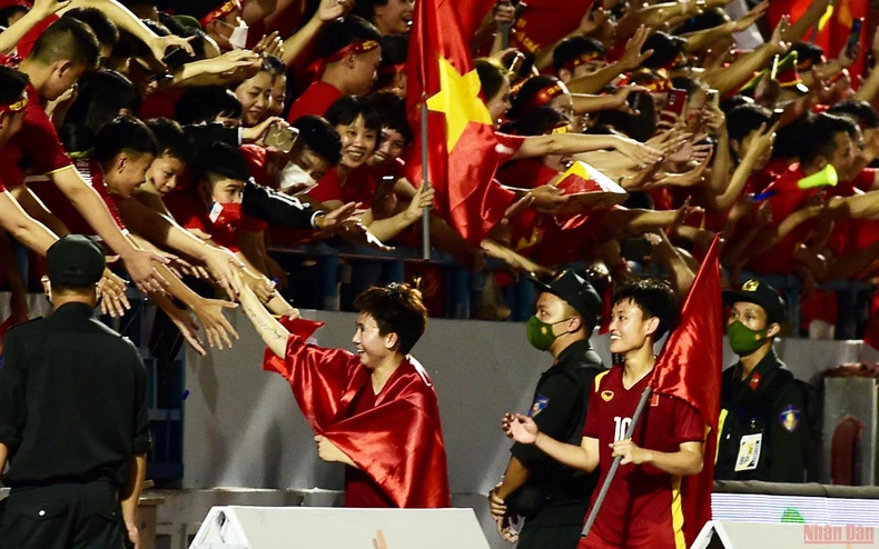 Đội tuyển bóng đá nữ Việt Nam đón nhận Huy chương Vàng SEA Games 31 -0