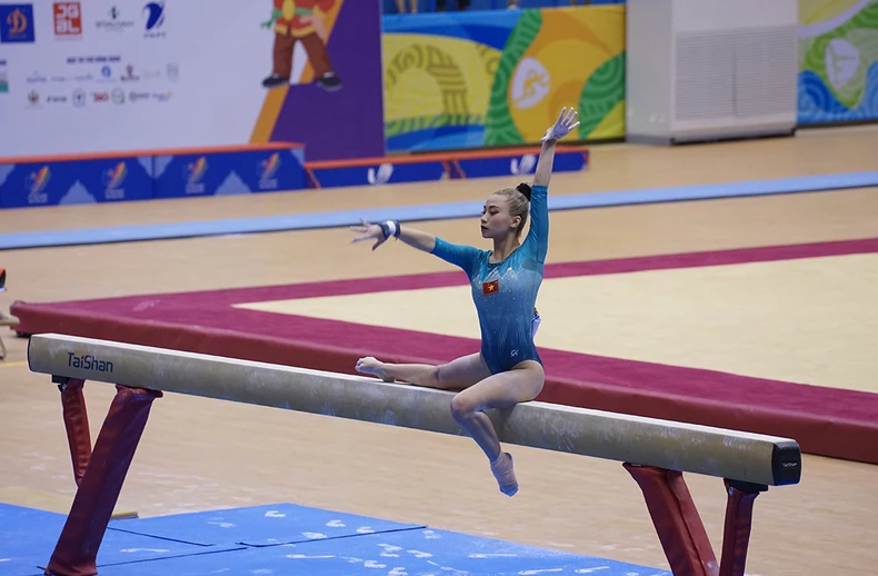 Phần thi đồng đội của Đội tuyển Thể dục dụng cụ nữ Việt Nam tại SEA Games 31 -2