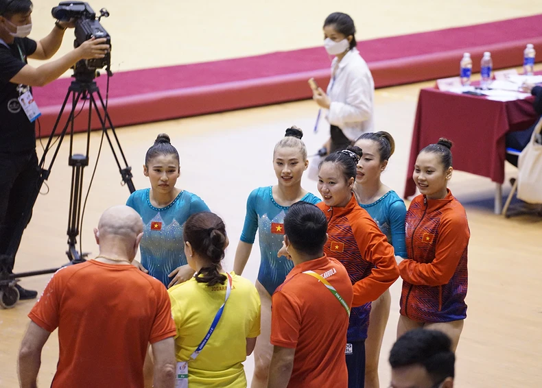 Phần thi đồng đội của Đội tuyển Thể dục dụng cụ nữ Việt Nam tại SEA Games 31 -5