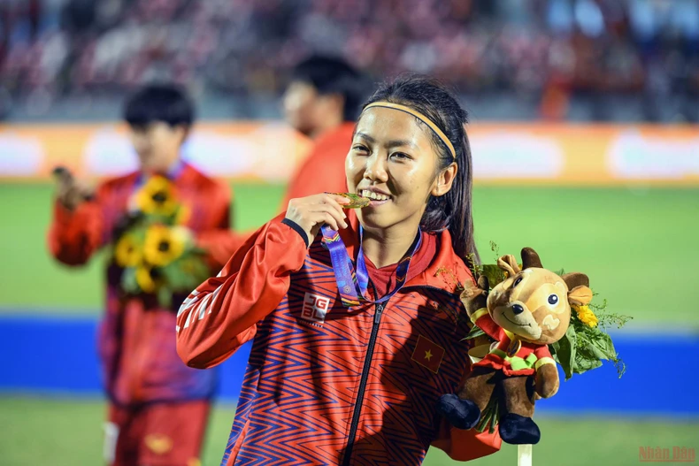 Đội tuyển bóng đá nữ Việt Nam đón nhận Huy chương Vàng SEA Games 31 -0