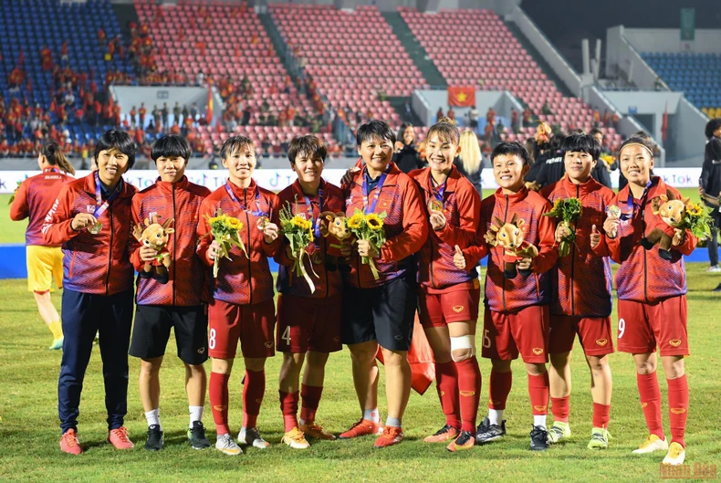 Đội tuyển bóng đá nữ Việt Nam đón nhận Huy chương Vàng SEA Games 31 -0