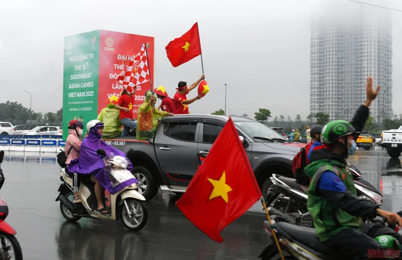 Không khí trên Sân vận quốc gia Mỹ Đình đang