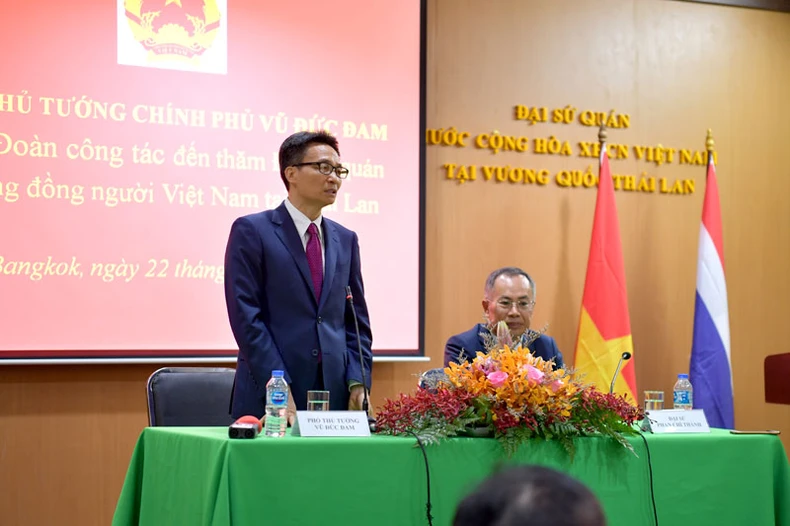 Phó Thủ tướng Vũ Đức Đam gặp gỡ cộng đồng người Việt tại Thái Lan -0