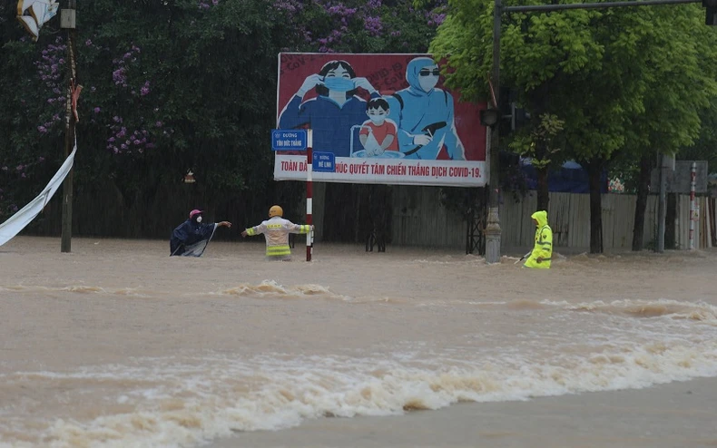 Sạt lở đất ở Tuyên Quang khiến một người chết, hai người bị thương -0