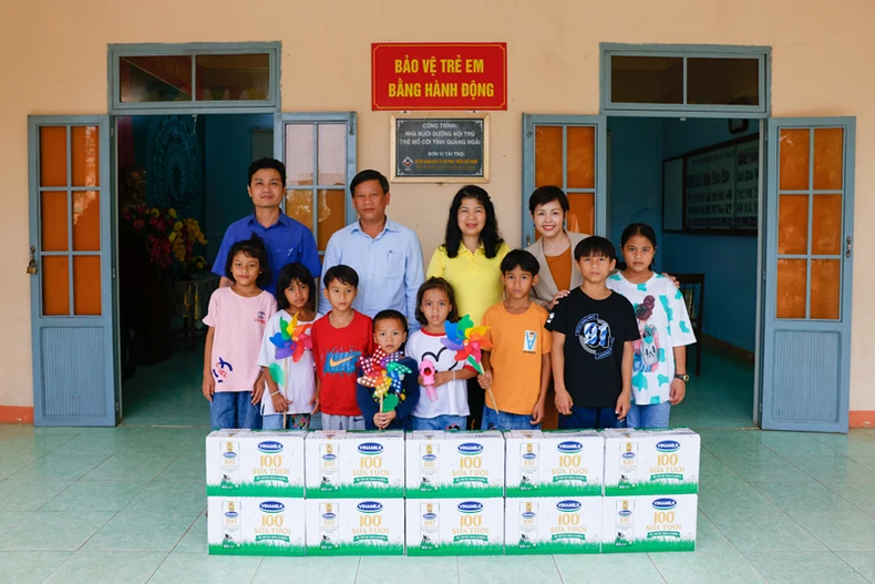 Vinamilk khởi động hành trình năm thứ 15 của Quỹ sữa Vươn cao Việt Nam với 1,9 triệu ly sữa trao tặng trẻ em khó khăn -0