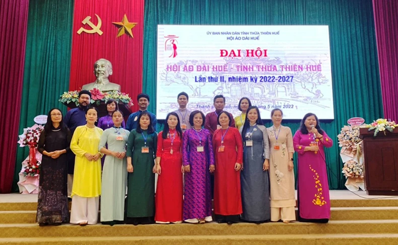 Phát huy giá trị thương hiệu áo dài truyền thống Huế -0