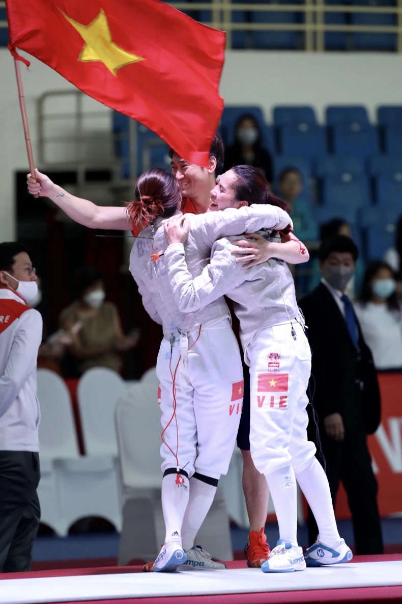 Ảnh đẹp SEA Games 31: Phần thi đồng đội của Đội tuyển Kiếm liễu nữ Việt Nam -0