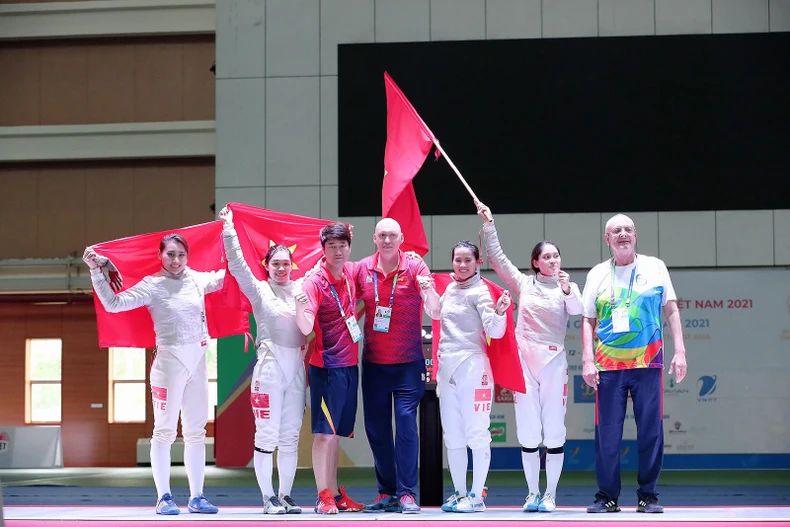Ảnh đẹp SEA Games 31: Phần thi đồng đội của Đội tuyển Kiếm liễu nữ Việt Nam -3