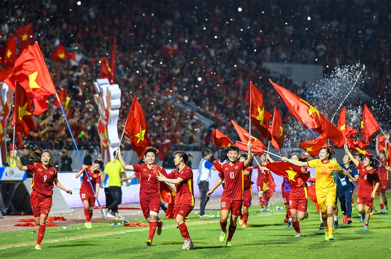 Ảnh đẹp SEA Games 31: Rừng cờ đỏ sao vàng - Niềm tự hào dân tộc tại SEA Games 31 -0