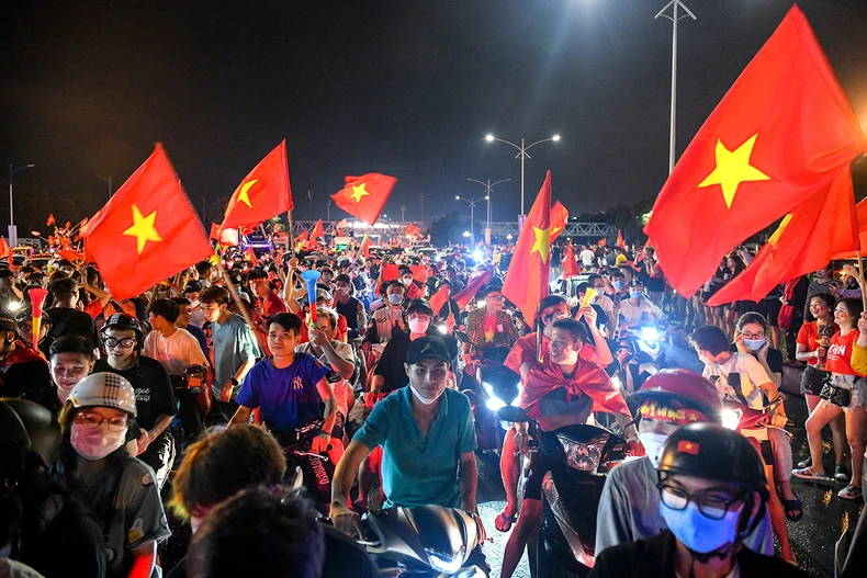 Ảnh đẹp SEA Games 31: Rừng cờ đỏ sao vàng - Niềm tự hào dân tộc tại SEA Games 31 -0