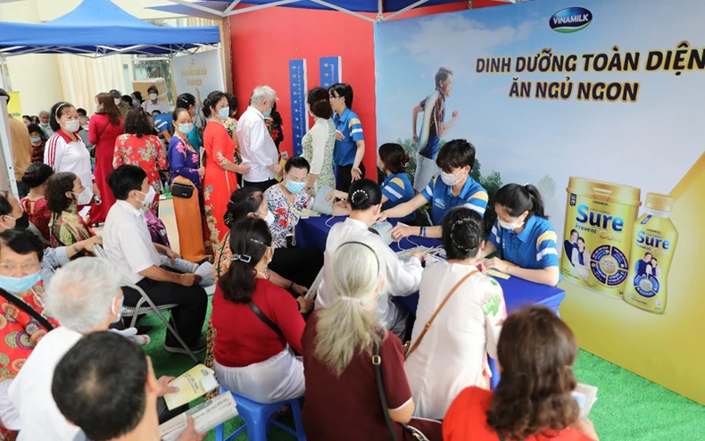 Tưng bừng Ngày hội “Sống khỏe, sống thanh xuân”người cao tuổi thủ đô -0