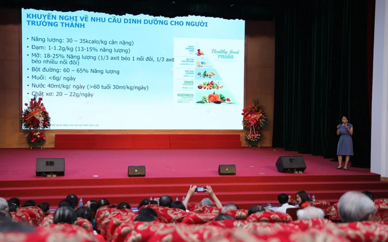 Tưng bừng Ngày hội “Sống khỏe, sống thanh xuân”người cao tuổi thủ đô -0
