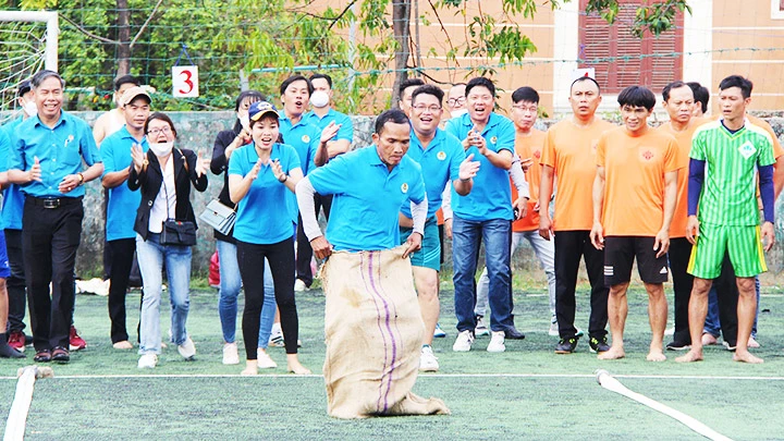 Rộn ràng Tháng Công nhân -0