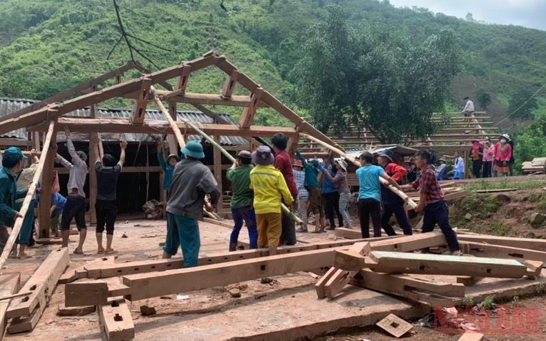Chung tay giúp người dân vùng thiên tai di chuyển khẩn cấp -0