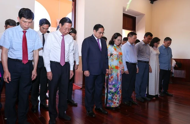 Thủ tướng Phạm Minh Chính dâng hương tưởng niệm Chủ tịch Hồ Chí Minh -0
