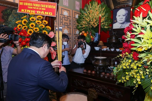 Thủ tướng Phạm Minh Chính dâng hương tưởng niệm Chủ tịch Hồ Chí Minh -0