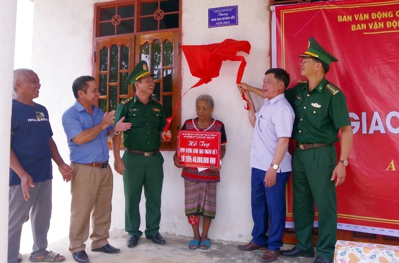 Khánh thành 2 nhà “Đại đoàn kết” dành cho người nghèo biên giới A Lưới -0