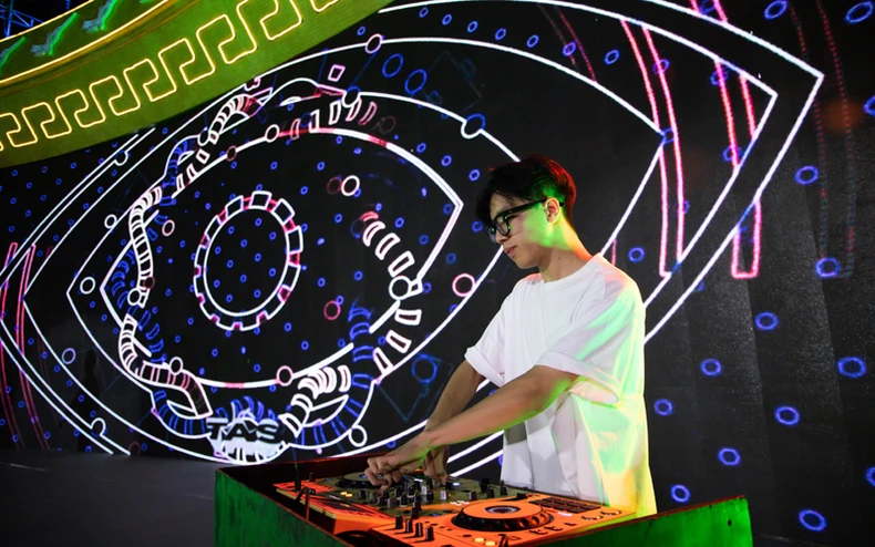 Đêm nhạc R&B Sun Fest Sầm Sơn 11/6: Cuộc hội ngộ của những cá tính âm nhạc trẻ -0