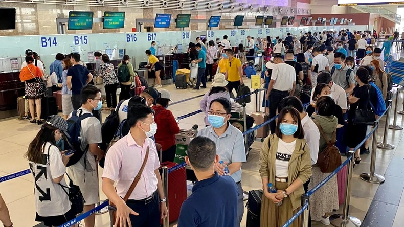 Khuyến cáo hành khách đi máy bay dịp cao điểm hè -0
