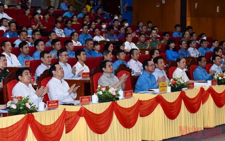 Đảng, Nhà nước luôn quan tâm, chăm lo, nâng cao đời sống vật chất, tinh thần cho công nhân lao động -0