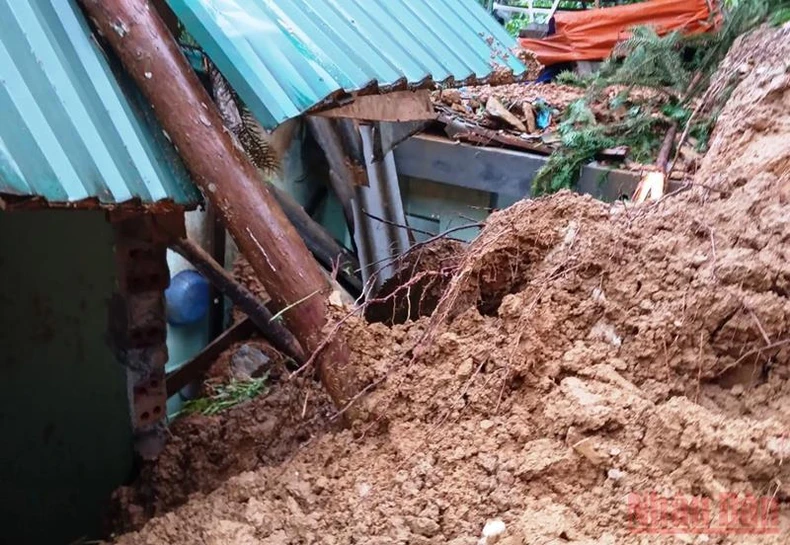 Mưa lớn gây sạt lở và ngập úng nặng ở Lào Cai -2