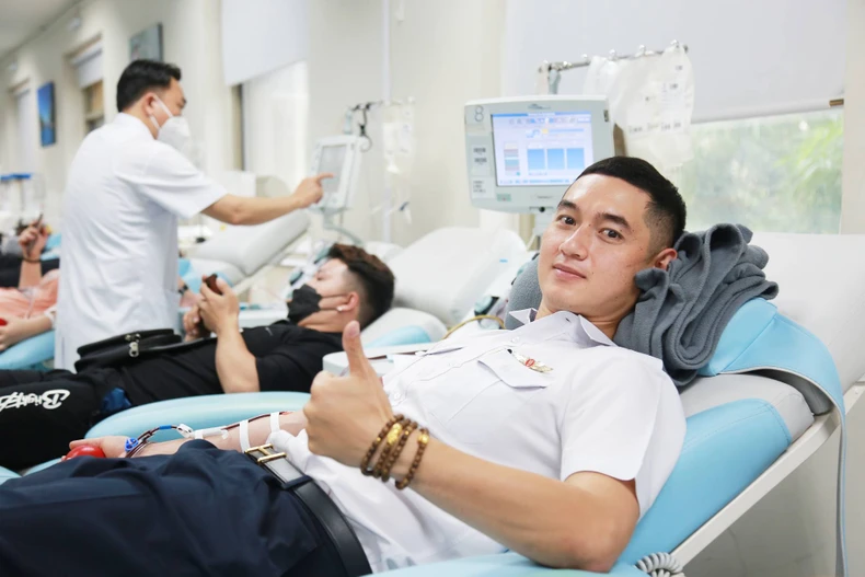 Chia sẻ những giọt máu hồng trong Ngày Quốc tế Người hiến máu -0