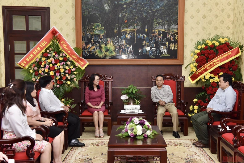 Nhiều cơ quan, đơn vị thăm và chúc mừng Báo Nhân Dân chiều 16/6 -0