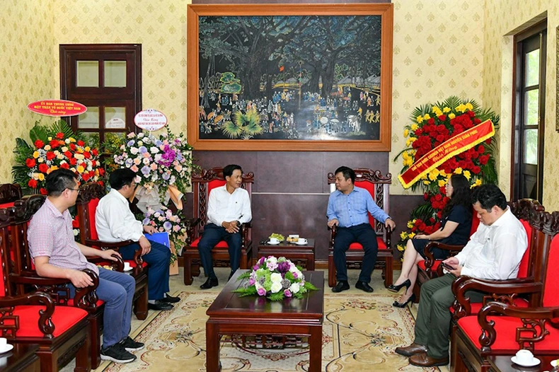Mặt trận Tổ quốc Việt Nam chúc mừng Báo Nhân Dân nhân dịp 21/6 -0