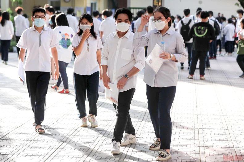 Học sinh Hà Nội bước vào môn thi đầu tiên kỳ tuyển sinh lớp 10 THPT -0