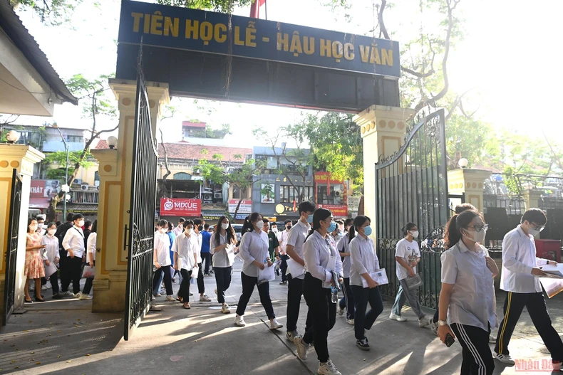 Học sinh Hà Nội bước vào môn thi đầu tiên kỳ tuyển sinh lớp 10 THPT -0