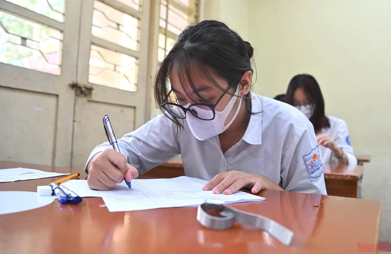 Học sinh Hà Nội bước vào môn thi đầu tiên kỳ tuyển sinh lớp 10 THPT -0
