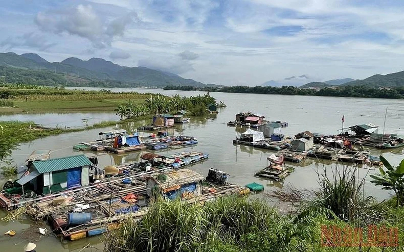 Người dân làng chài chủ động cuộc sống khi Nhà máy thủy điện xả lũ -0