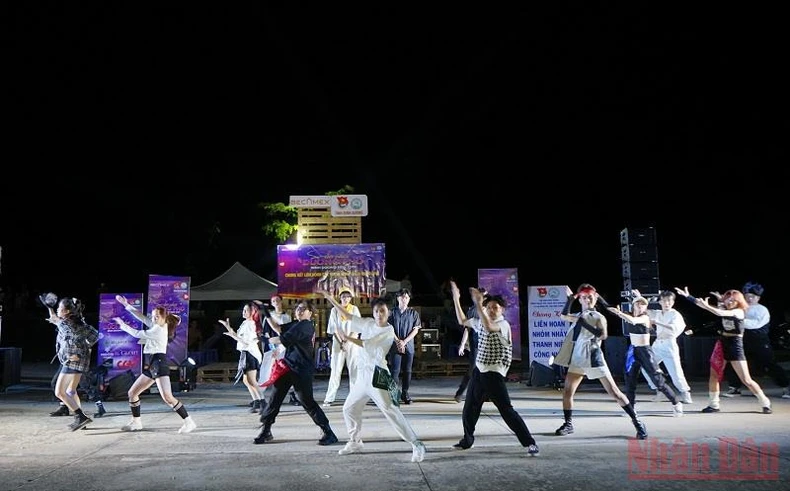 Chung kết “Liên hoan các nhóm nhảy” tại Sân chơi đường phố - Binh Duong New City -0