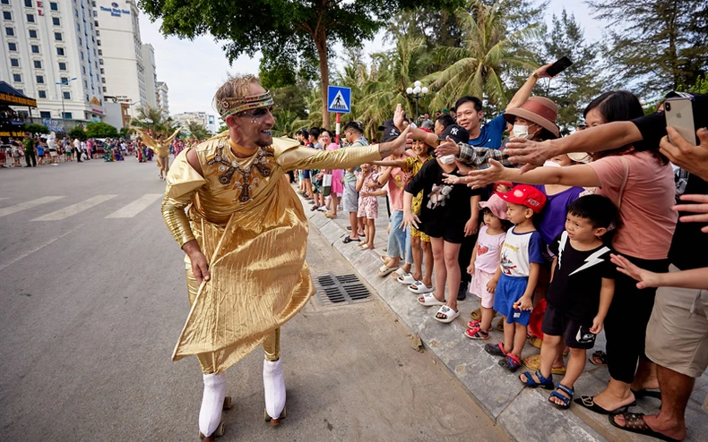 Sôi động Carnival trên thành phố biển Sầm Sơn -0